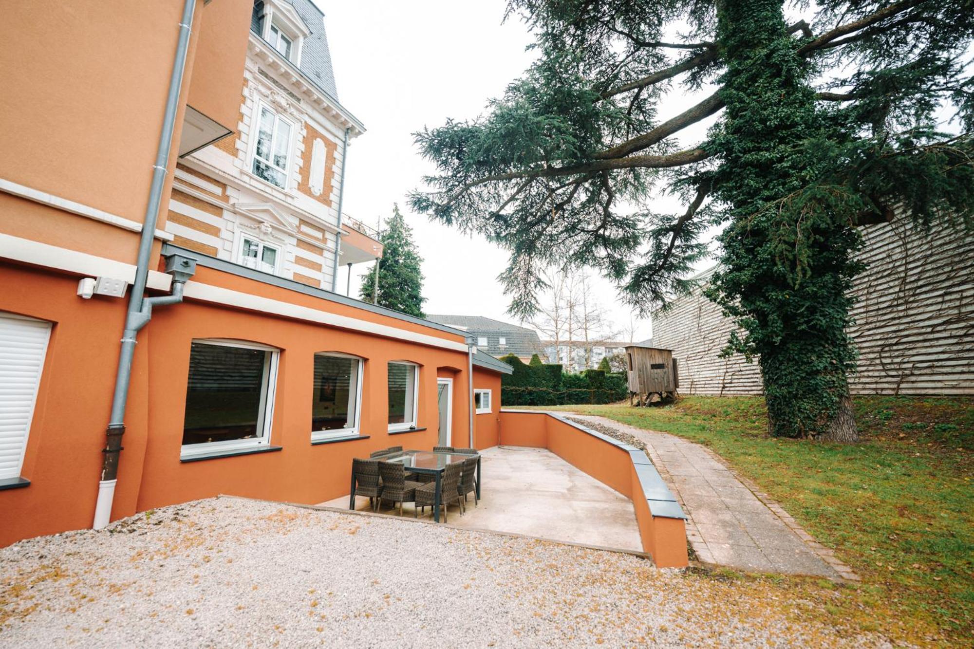 Grand Rez De Jardin Apartment *