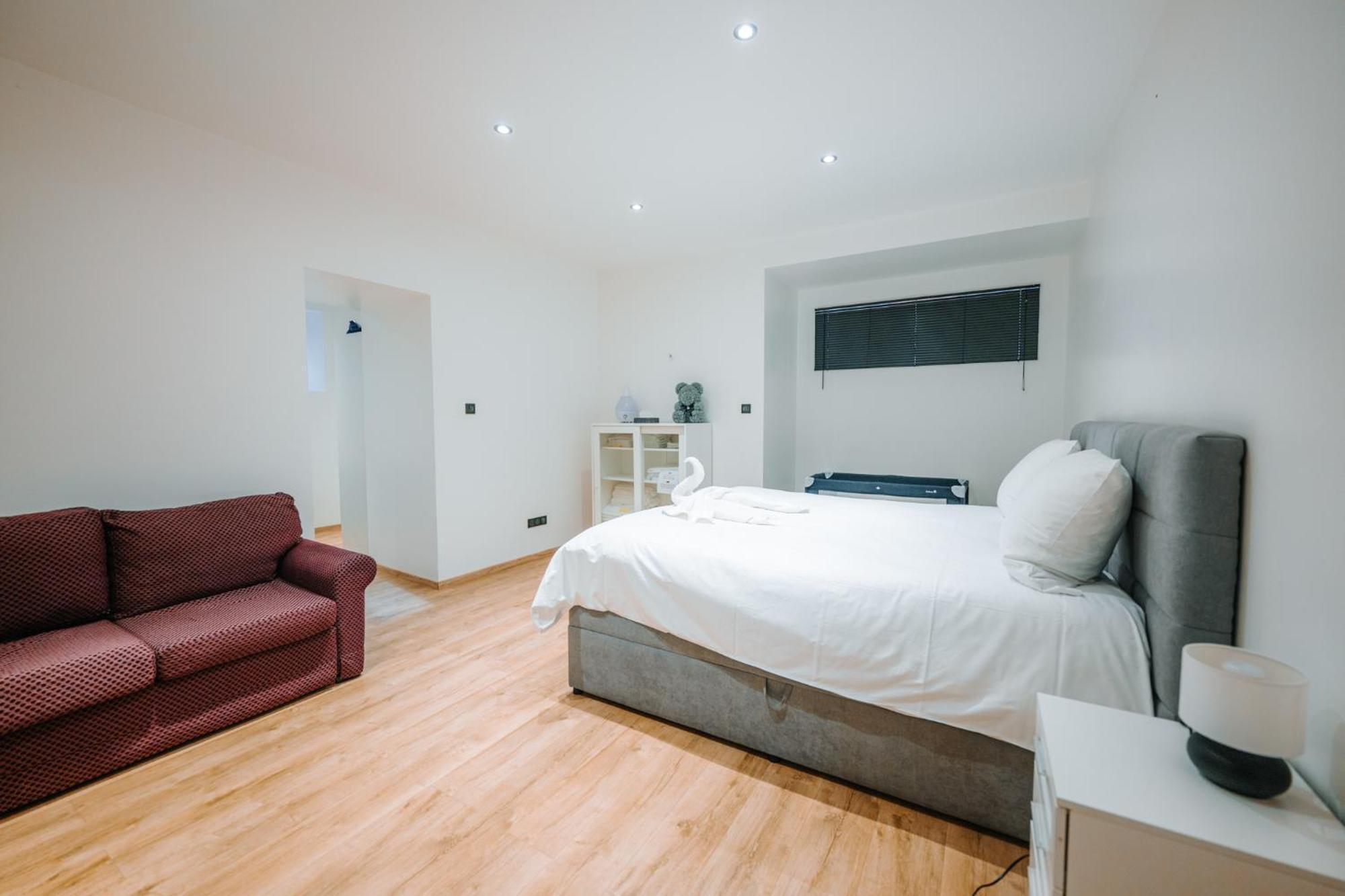 Grand Rez De Jardin Apartment